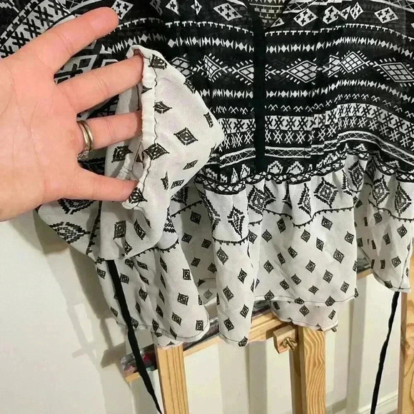 American Rag Sheer top, tie belt, 3/4 sleeves v-neck peplum style shirt size med - Picture 5 of 6